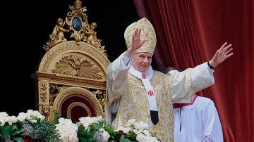 Benedicto XVI durante la misa de Domingo de Resurrección