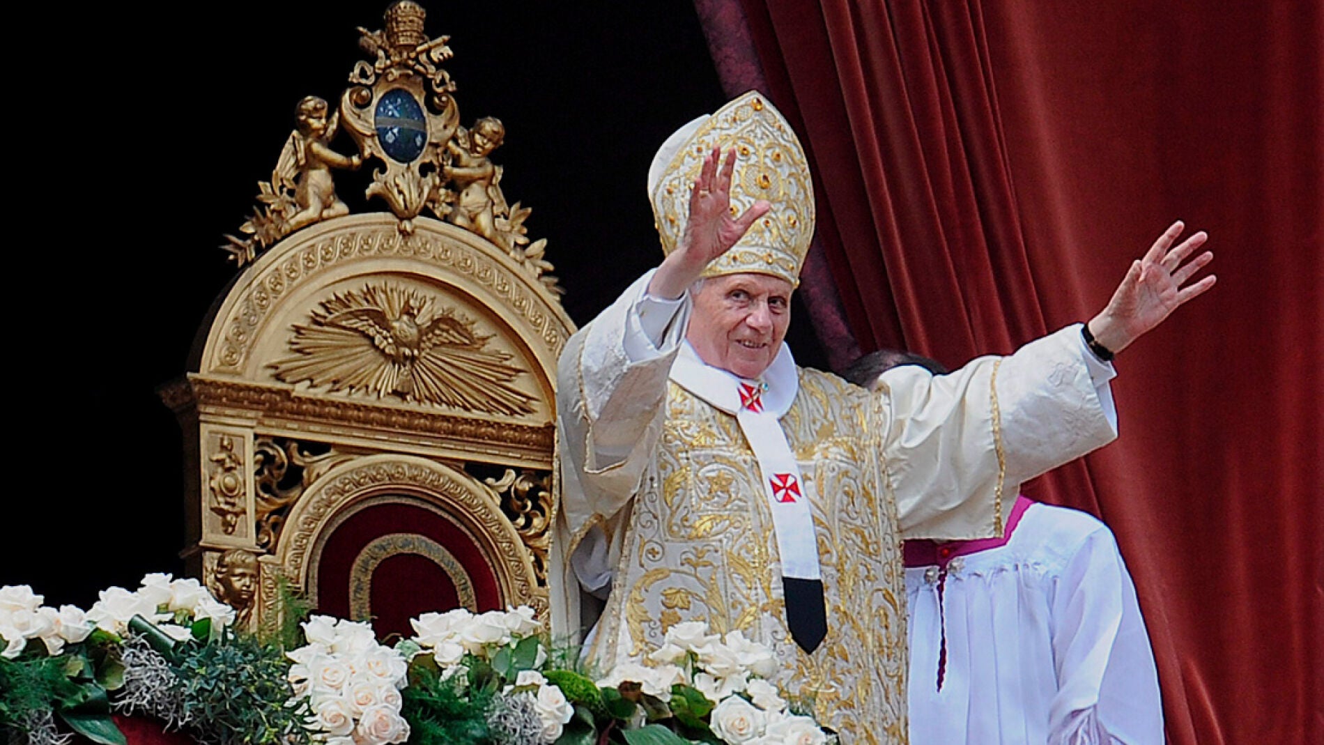 Benedicto XVI durante la misa de Domingo de Resurrecci&oacute;n