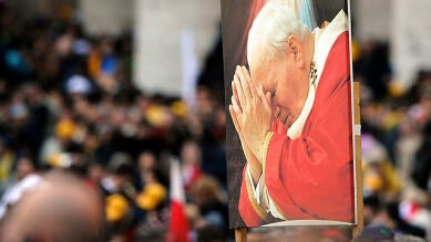 Roma se prepara para la canonización de Juan XXIII y Juan Pablo II
