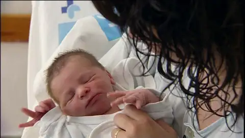 Bebé nace en la calle de Burgos Bebé nace en la calle de Burgos