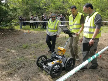 La Guardia Civil ha comenzado a analizar con un georradar el subsuelo La Guardia Civil ha comenzado a analizar con un georradar el subsuelo