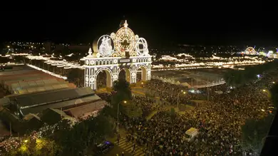 Sevilla se engalana para la Feria de abril Sevilla se engalana para la Feria de abril