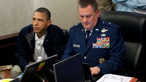 Obama y Clinton durante la operaci&oacute;n