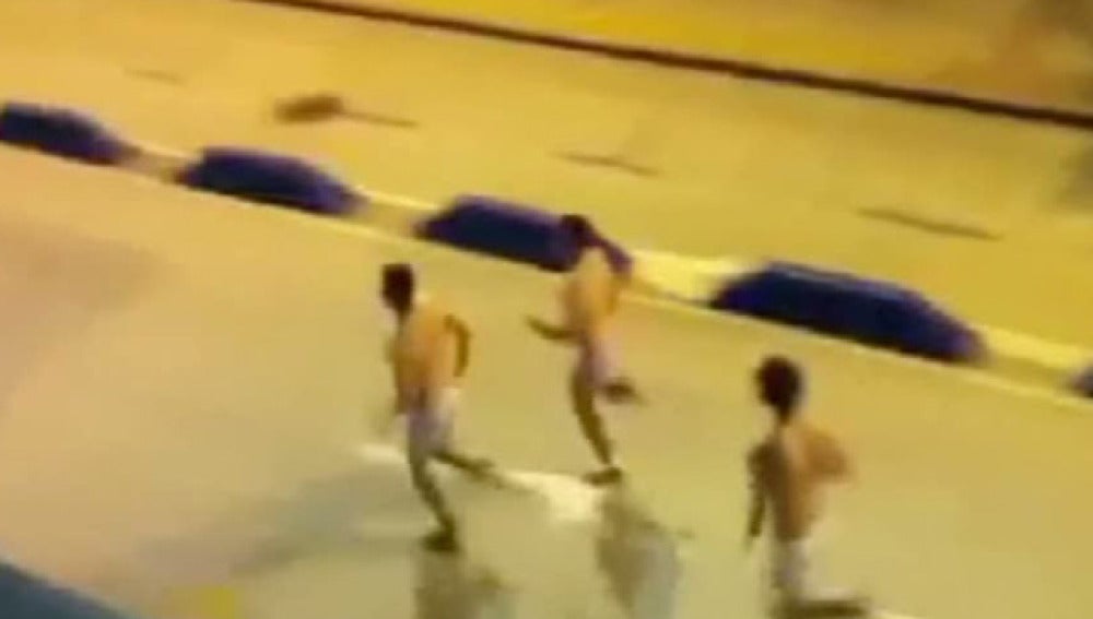 Desnudos a la carrera