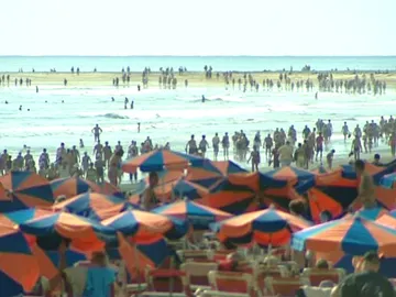 Las playas de Canarias llenas de gente Las playas de Canarias llenas de gente