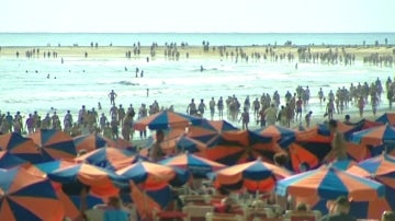 Las playas de Canarias llenas de gente