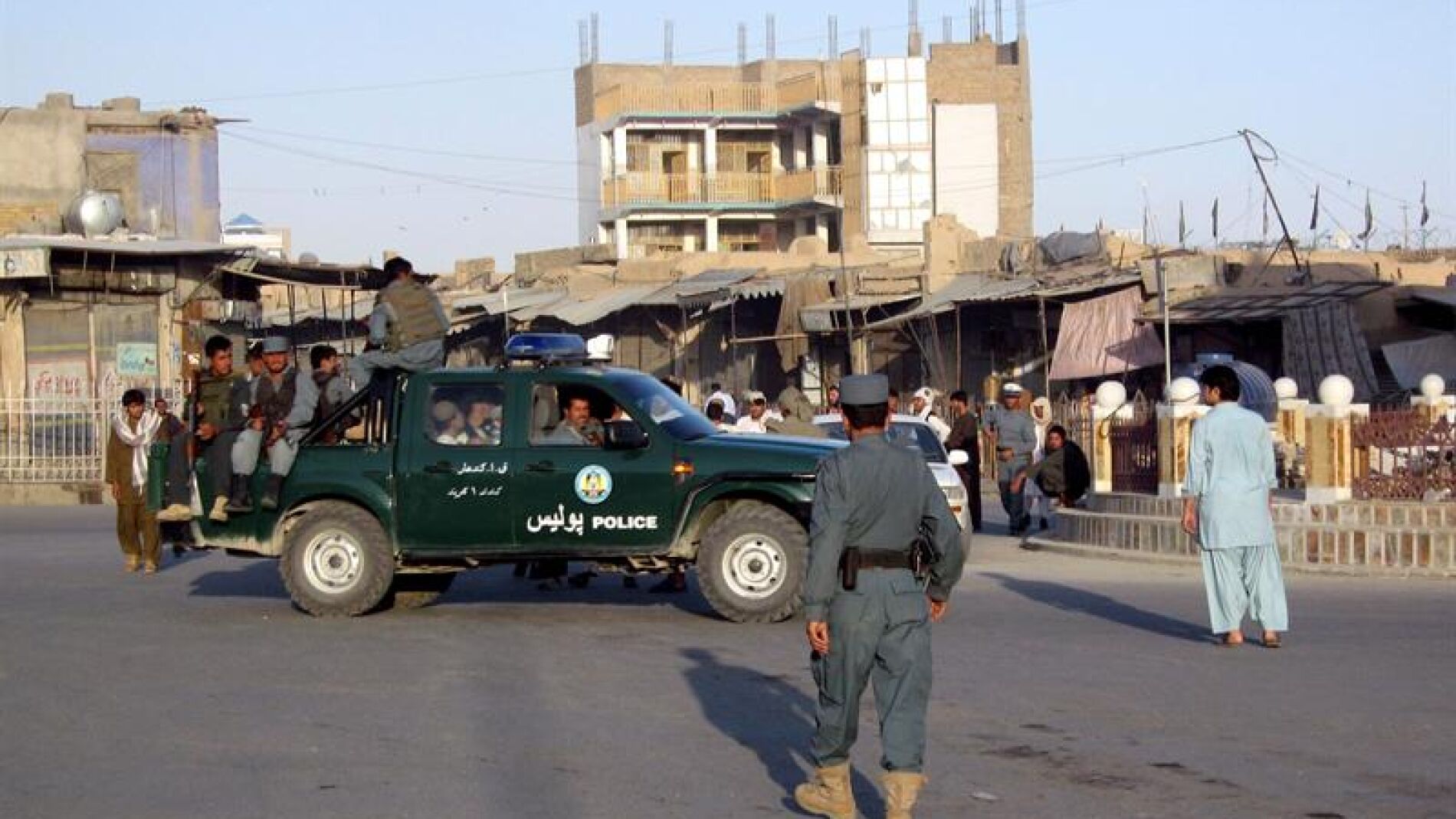 Polic&iacute;as afganos patrullan Kandahar, Afganist&aacute;n