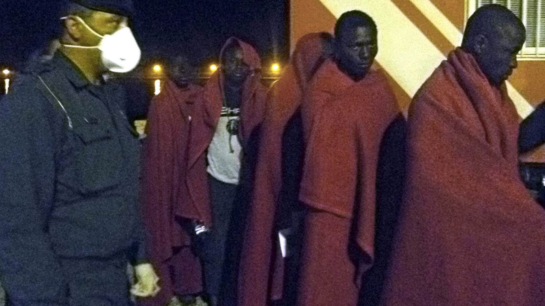 Algunos inmigrantes rescatados del naufragio