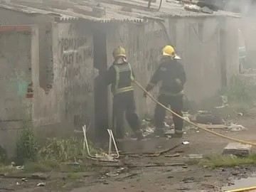 Tenso desalojo de un poblado chabolista en Penamoa Tenso desalojo de un poblado chabolista en Penamoa