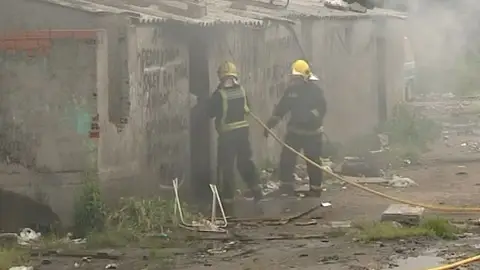 Tenso desalojo de un poblado chabolista en Penamoa Tenso desalojo de un poblado chabolista en Penamoa