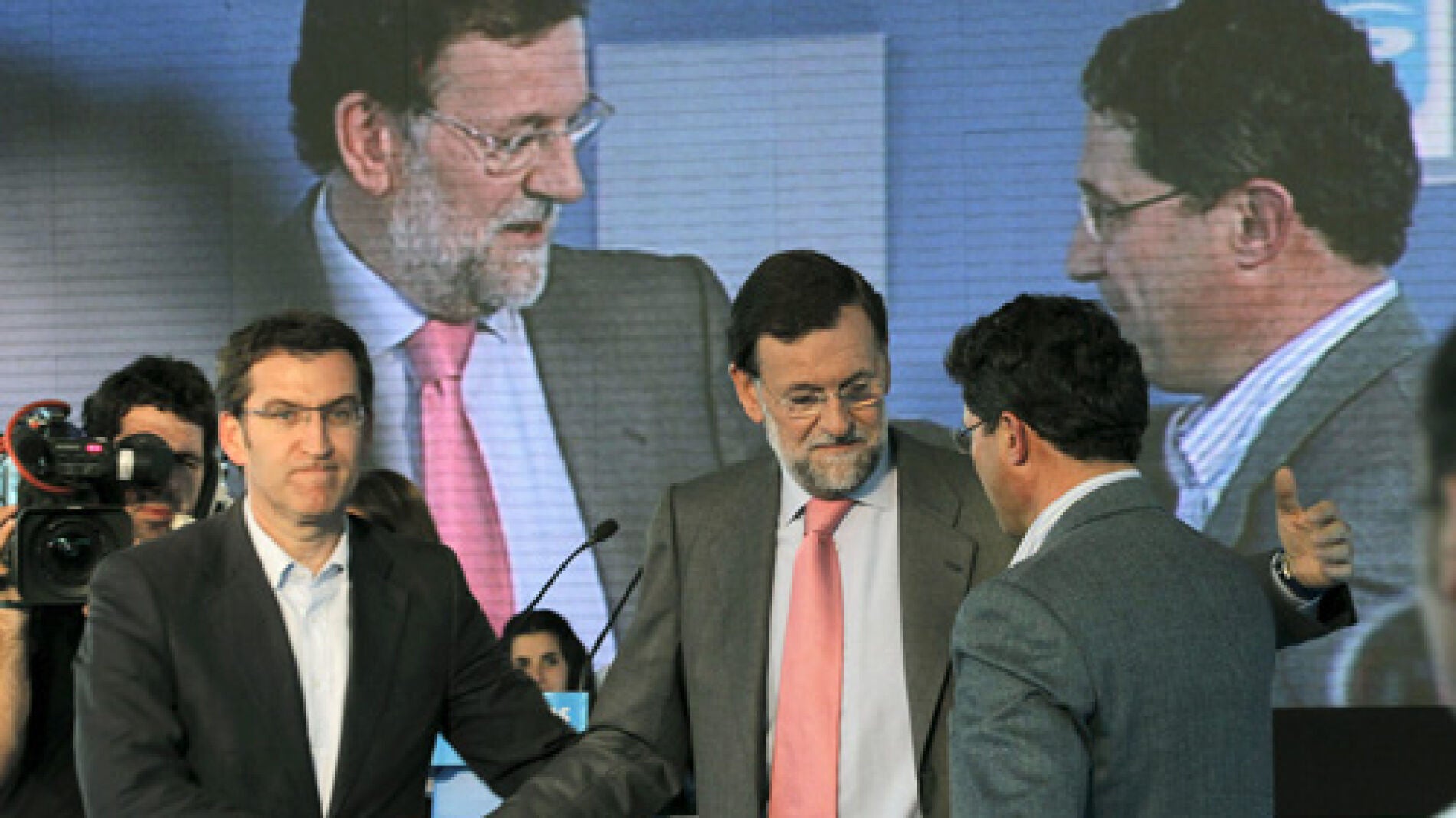 Rajoy acompañado de Núñez Feijó