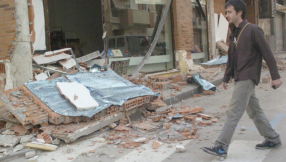 Un edificio destruido en Lorca