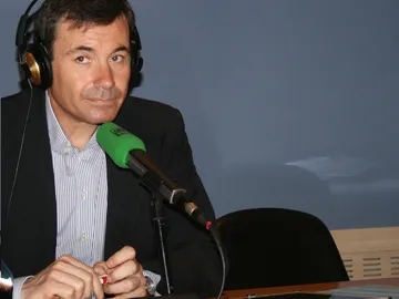 Tomás Gómez en los estudios de Onda Cero Tomás Gómez en los estudios de Onda Cero