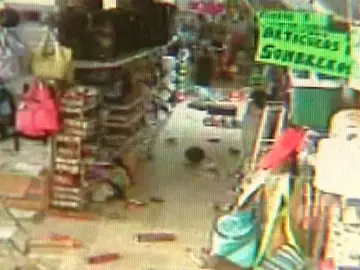 Imágenes del terremoto de una cámara de seguridad Imágenes del terremoto de una cámara de seguridad