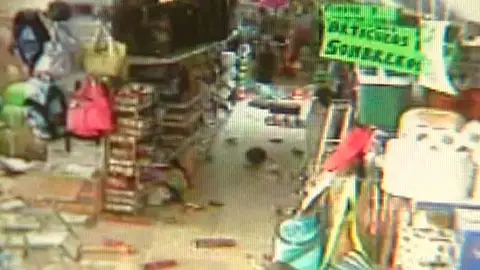 Imágenes del terremoto de una cámara de seguridad Imágenes del terremoto de una cámara de seguridad