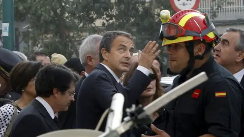 Zapatero visita el barrio más afectado Zapatero visita el barrio más afectado