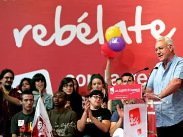 Cayo Lara, en un mitin de campaña Cayo Lara, en un mitin de campaña