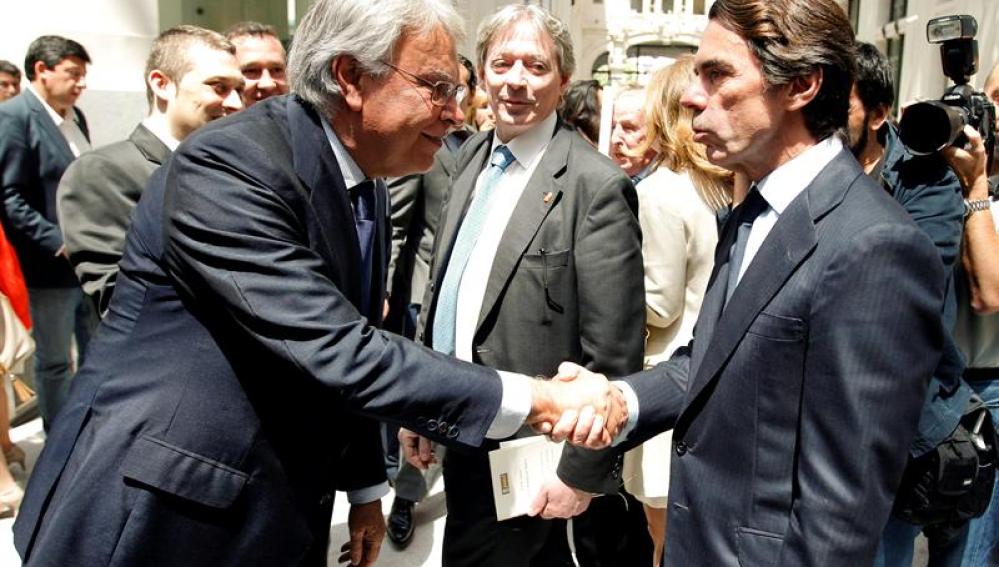 Reencuentro entre Felipe González y José María Aznar