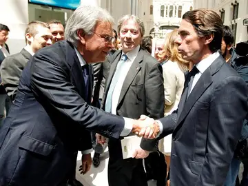 Reencuentro entre Felipe González y José María Aznar Reencuentro entre Felipe González y José María Aznar