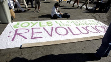 Decenas de jóvenes de 'Democracia real ya' acampan en el centro de Madrid 