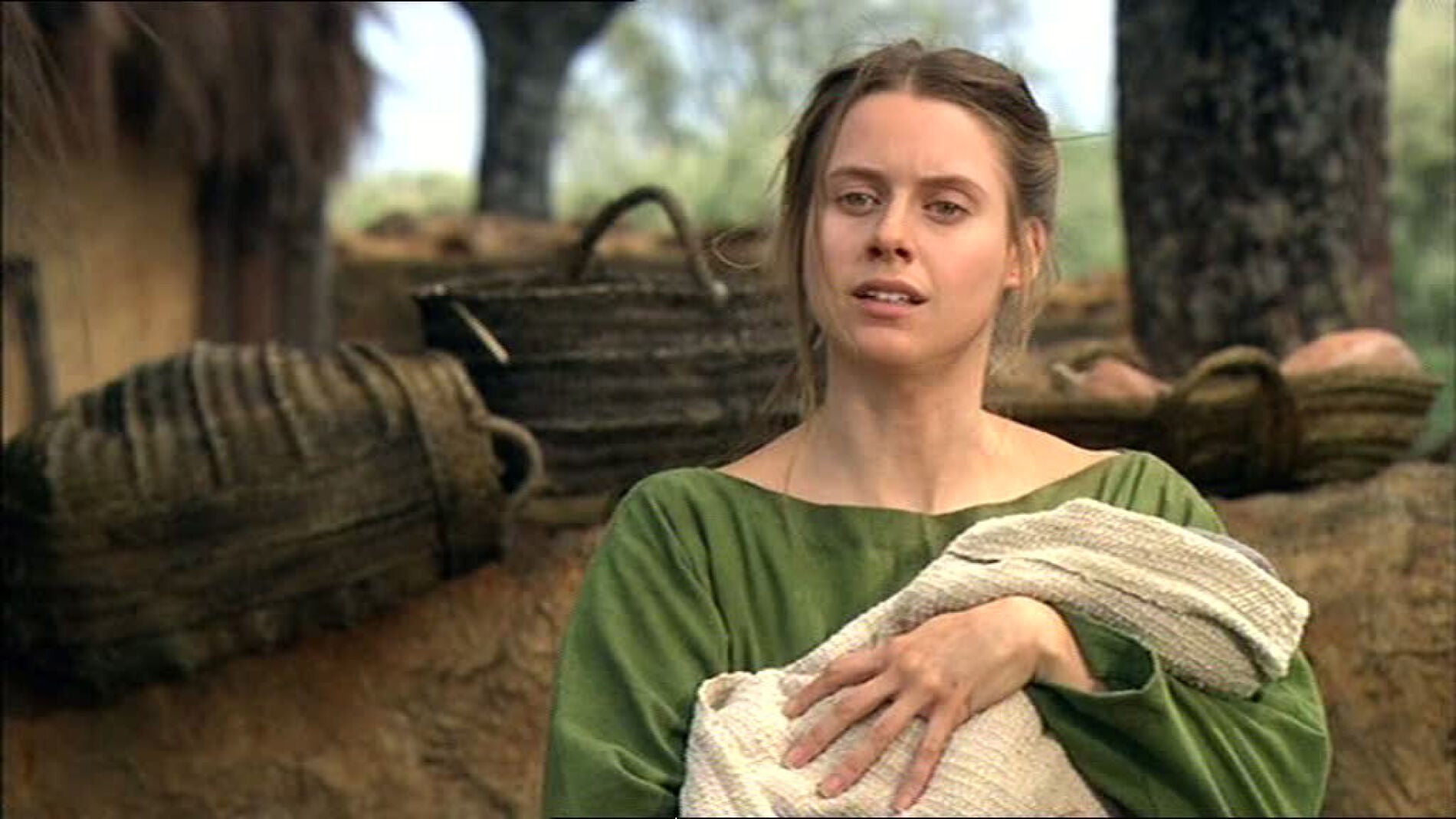 Tras dar a luz a su hijo, Helena reniega de Viriato