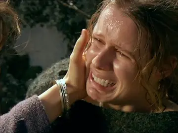 Nerea ayuda a Helena a dar a luz y Alejo decide llevarse a su hijo si Helena decide huir Nerea ayuda a Helena a dar a luz y Alejo decide llevarse a su hijo si Helena decide huir