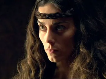 Darío elige a Navia como esposa Darío elige a Navia como esposa