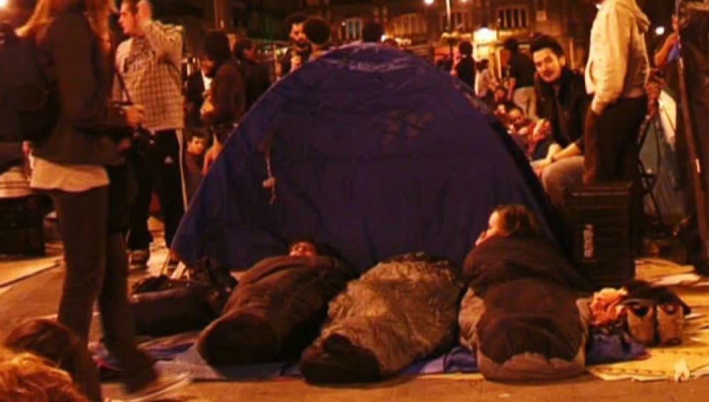 Así pasaron la noche los manifestantes de Sol