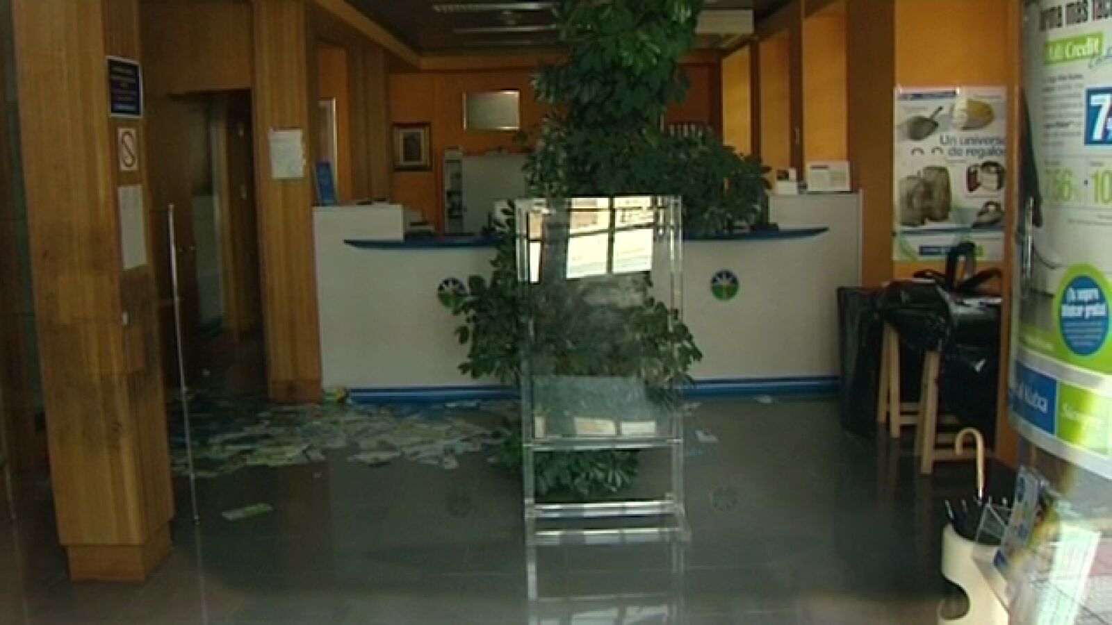 Un ertzaina recibe una puñalada al evitar el robo a un banco 
