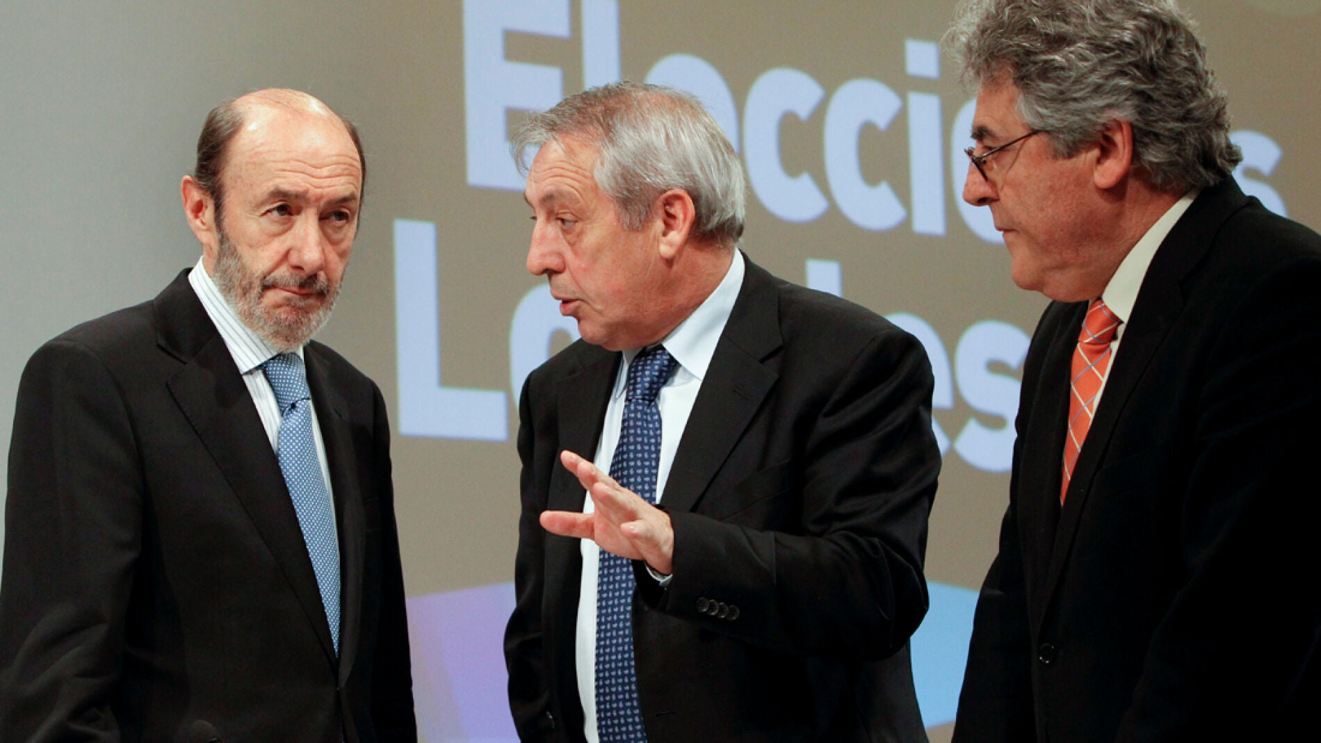 Rubalcaba charla con F&eacute;lix Monteira y Justo Zambrana