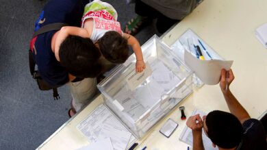 El colegio electoral de Isla Cristina, abierto hasta las diez