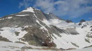 El Pico Perdiguero de los Pirineos, con 3.321 metros de altitud El Pico Perdiguero de los Pirineos, con 3.321 metros de altitud