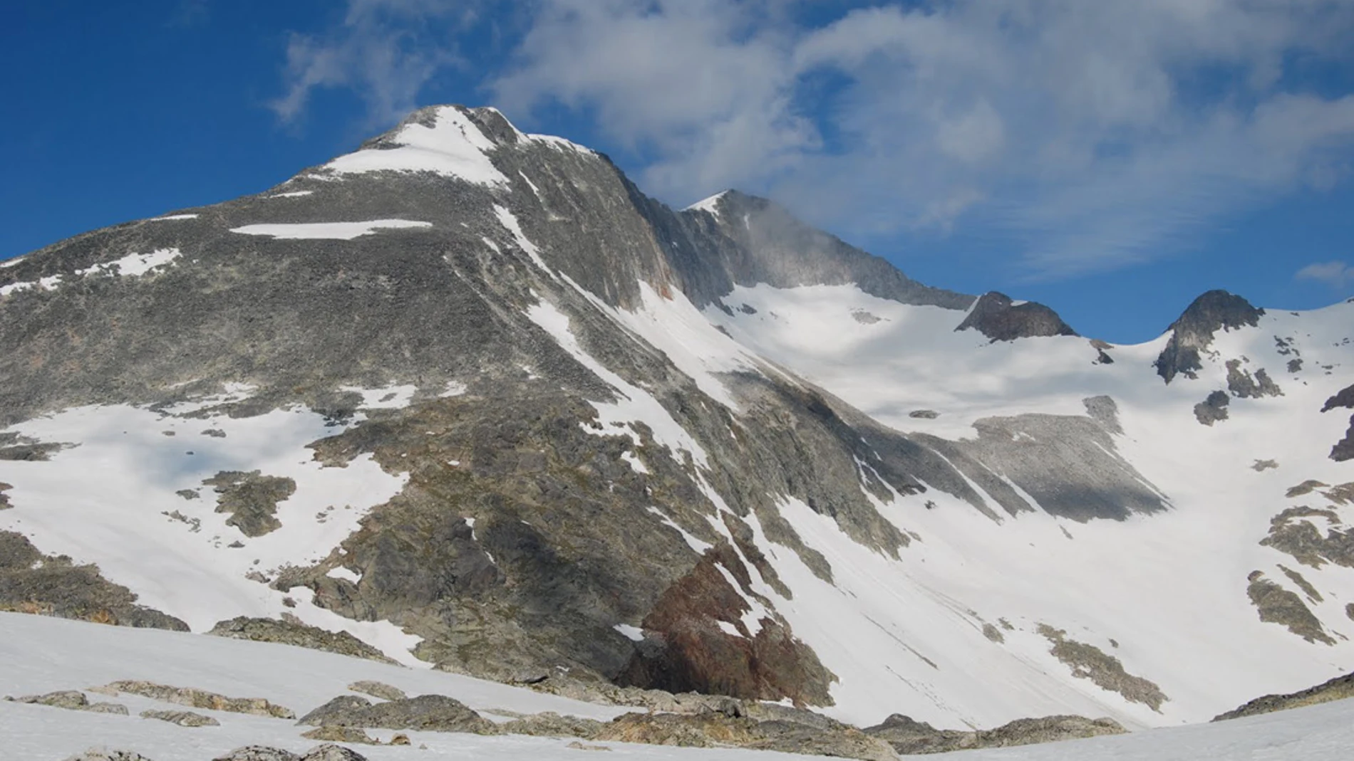 El Pico Perdiguero de los Pirineos, con 3.321 metros de altitud El Pico Perdiguero de los Pirineos, con 3.321 metros de altitud