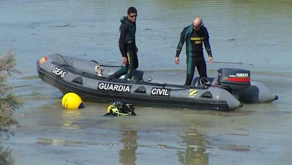 Efectivos buscan al joven desaparecido