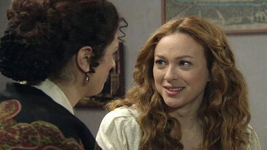 Sara le confiesa a Flor que está embarazada