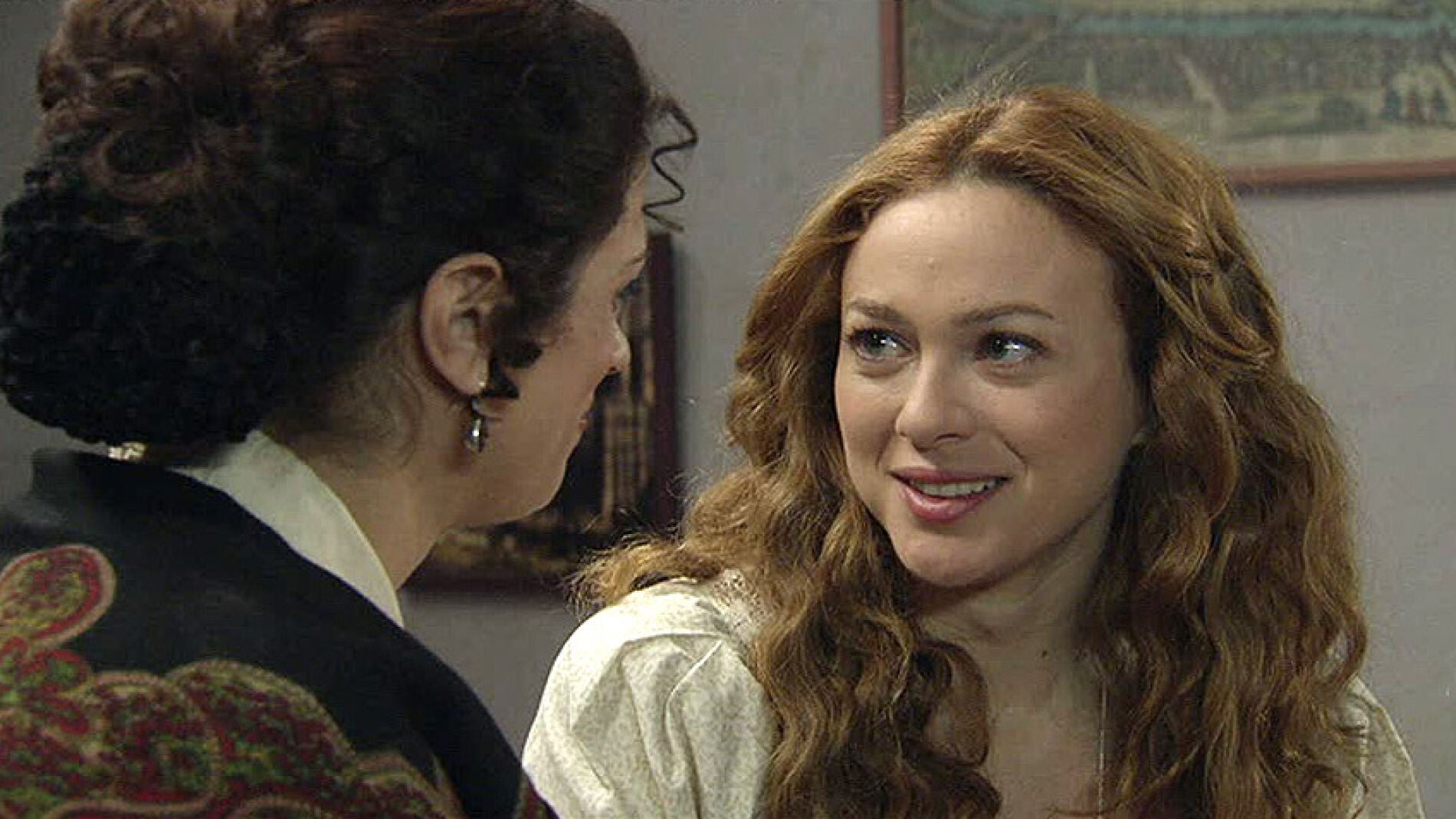 Sara le confiesa a Flor que est&aacute; embarazada
