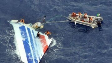 Recuperación de parte de la cola del avión de Air France