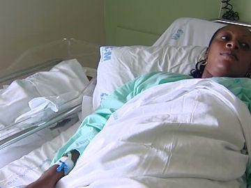 Mujer que dio a luz en un avión Mujer que dio a luz en un avión