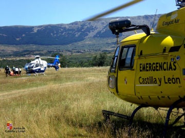 Miembros del Servicio de Emergencias 112 de Castilla y León en un accidente