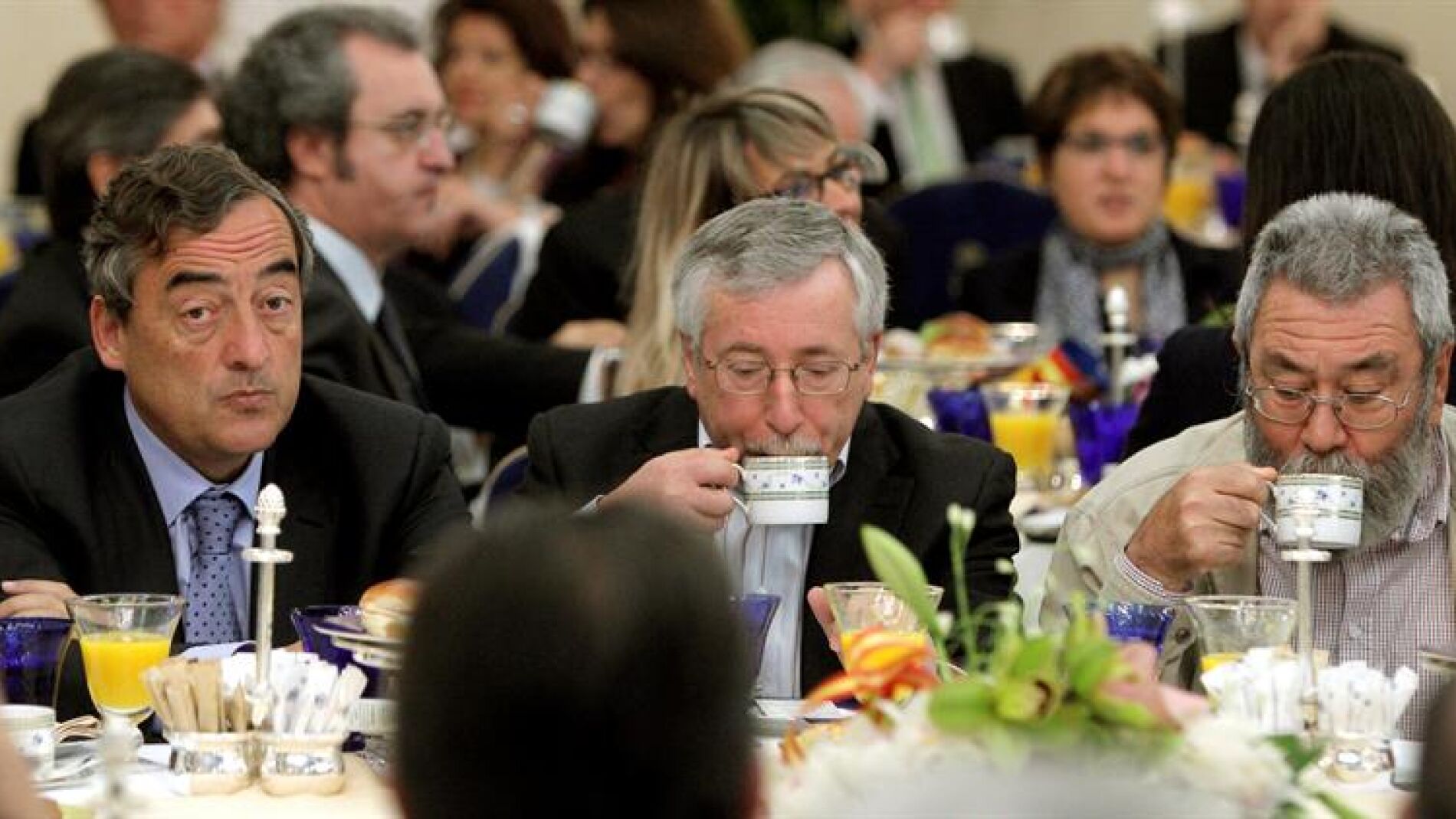 El presidente de la CEOE, Juan Rosell, y los secretarios generales de CCOO, Ignacio Fern&aacute;ndez Toxo, y de UGT, C&aacute;ndido M&eacute;ndez