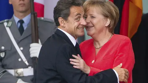 Angela Merkel junto a Nicolás Sarkozy Angela Merkel junto a Nicolás Sarkozy