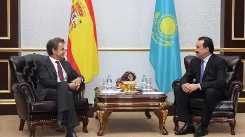 José Luis Rodríguez Zapatero, que conversa con el primer ministro de Kazajistán, Karim Massimov José Luis Rodríguez Zapatero, que conversa con el primer ministro de Kazajistán, Karim Massimov