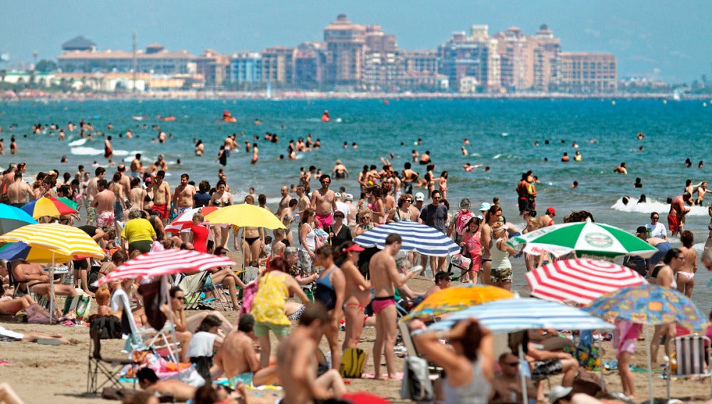 La playa de La Malvarrosa en Valencia