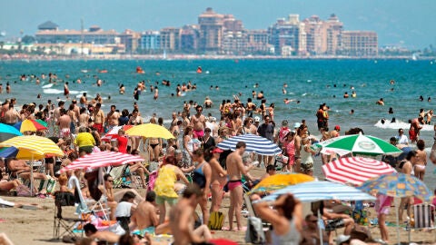 La playa de La Malvarrosa en Valencia