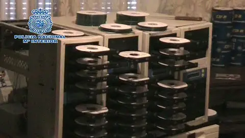 Máquina para realizar copias piratas Máquina para realizar copias piratas