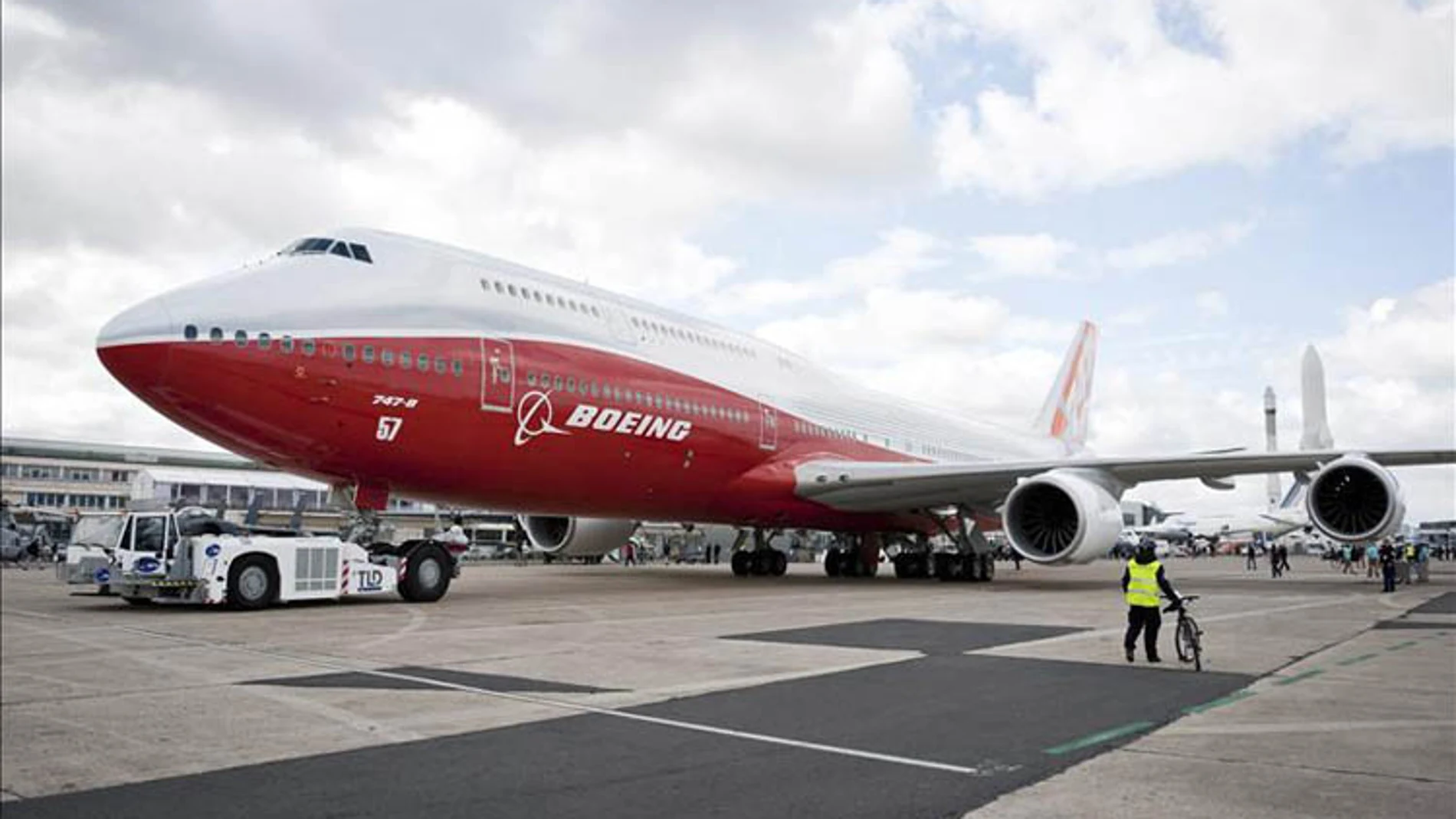 El nuevo modelo del Boeing 747 expuesto en Le Bourget, a las afueras de París (Francia). El nuevo modelo del Boeing 747 expuesto en Le Bourget, a las afueras de París (Francia).