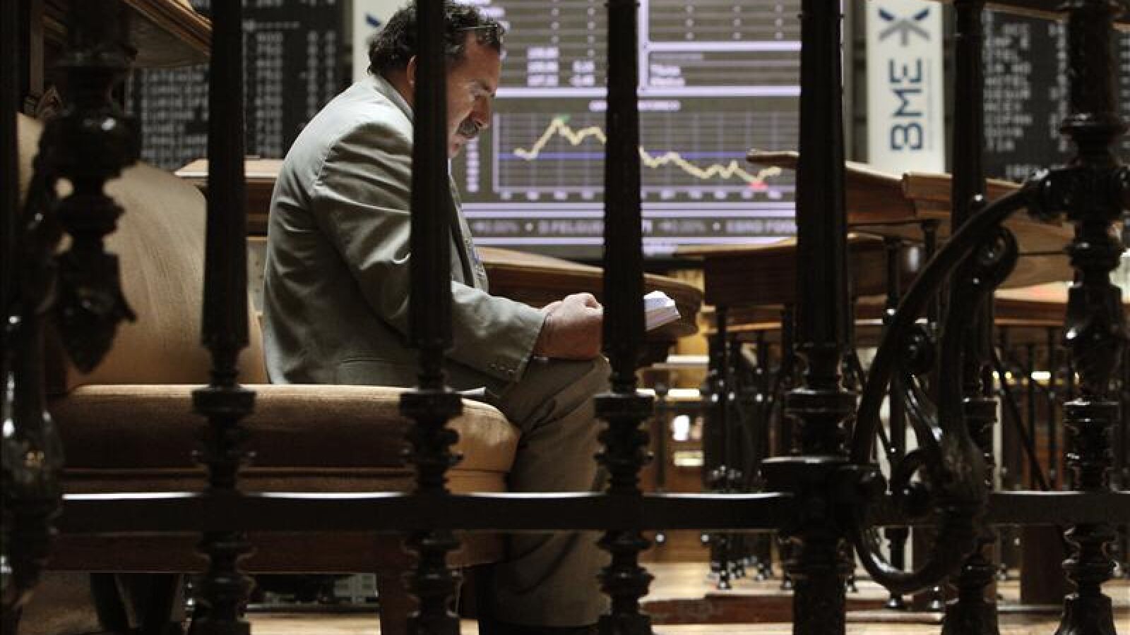 El Ibex cae un 2,77% y termina en 9.942 puntos