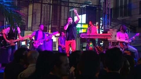 Una discoteca m&oacute;vil se instala en Alicante para vivir la noche de San Juan