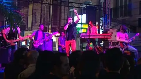 Una discoteca móvil se instala en Alicante para vivir la noche de San Juan Una discoteca móvil se instala en Alicante para vivir la noche de San Juan