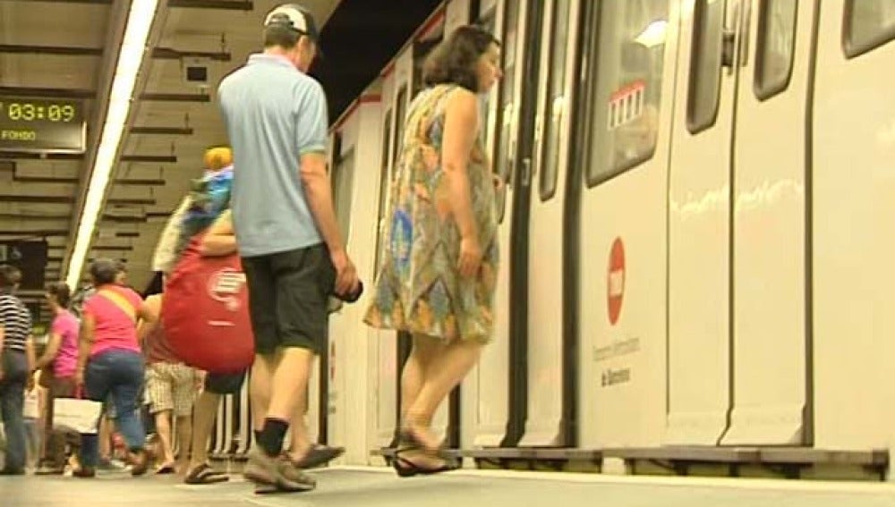 Muere una persona al caer en el Metro de Barcelona